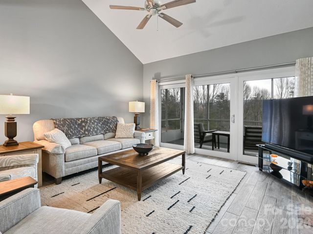 2208 E Cumming Woods Lane, Hendersonville, NC 28739