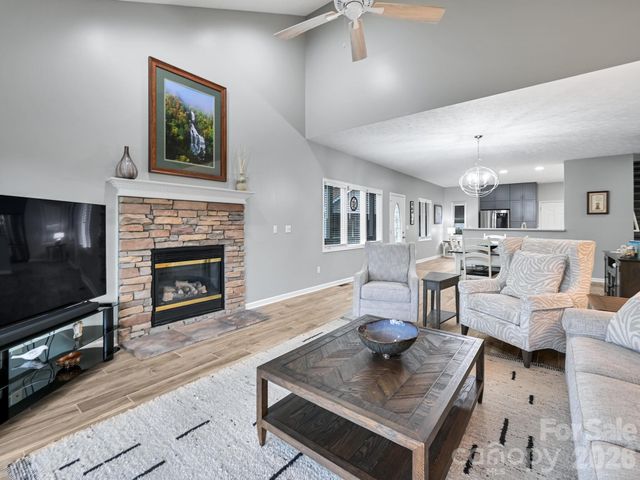 2208 E Cumming Woods Lane, Hendersonville, NC 28739