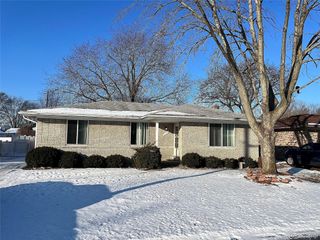 31287 Mc Namee Street, Fraser, MI 48026