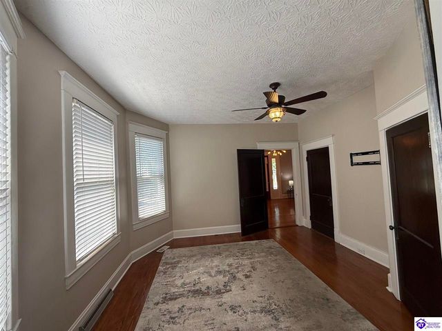 223 W Poplar Street, Elizabethtown, KY 42701
