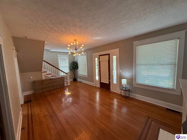 223 W Poplar Street, Elizabethtown, KY 42701