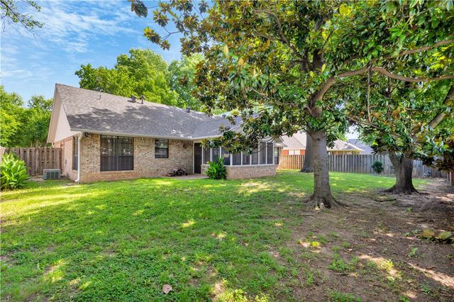 3406 W Hemlock Street, Rogers, AR 72756