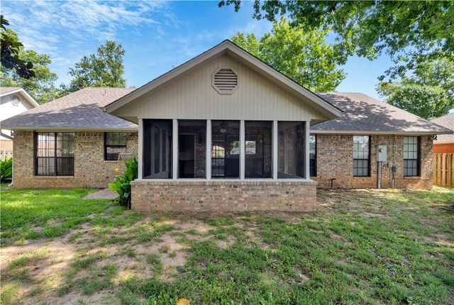 3406 W Hemlock Street, Rogers, AR 72756