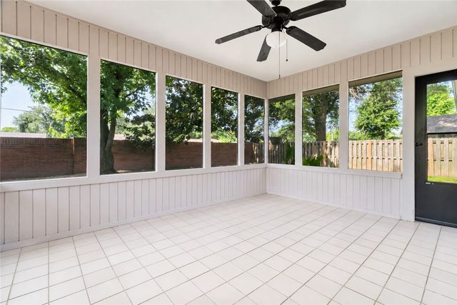 3406 W Hemlock Street, Rogers, AR 72756