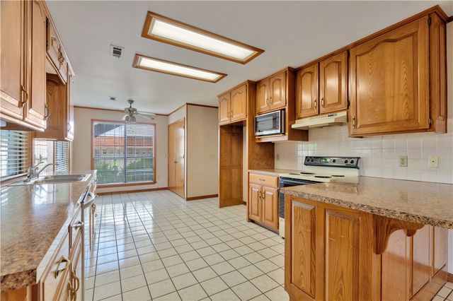 3406 W Hemlock Street, Rogers, AR 72756