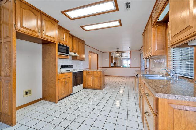 3406 W Hemlock Street, Rogers, AR 72756