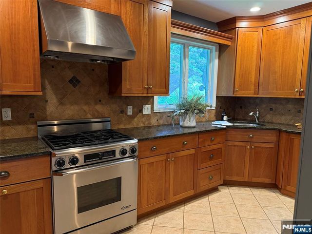 37 Columbus Avenue, Harrington Park, NJ 07640
