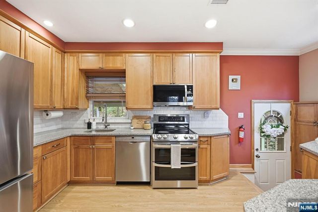 219 Snake Den Road, Wanaque, NJ 07465