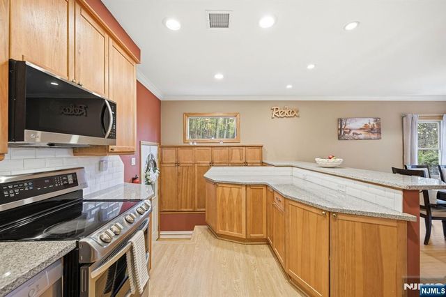 219 Snake Den Road, Wanaque, NJ 07465