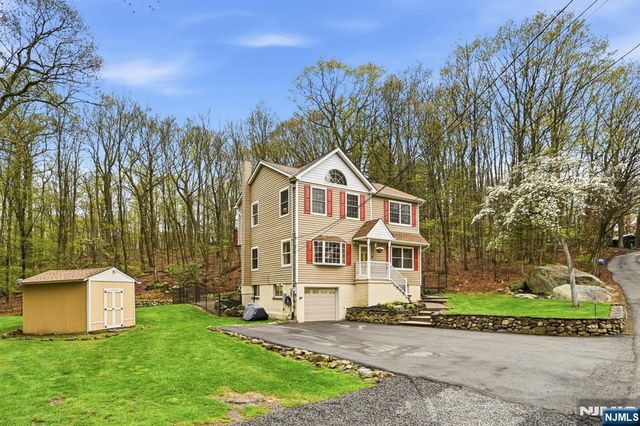 219 Snake Den Road, Wanaque, NJ 07465