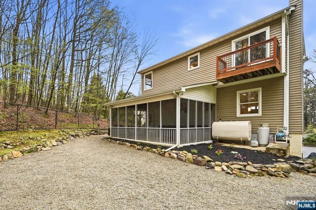 219 Snake Den Road, Wanaque, NJ 07465