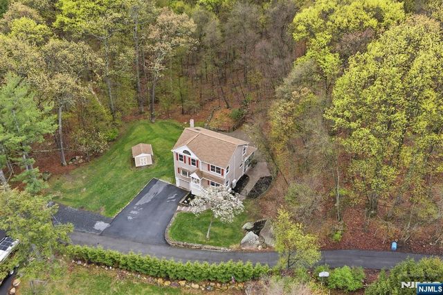 219 Snake Den Road, Wanaque, NJ 07465