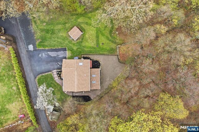 219 Snake Den Road, Wanaque, NJ 07465