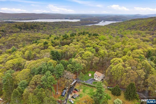 219 Snake Den Road, Wanaque, NJ 07465