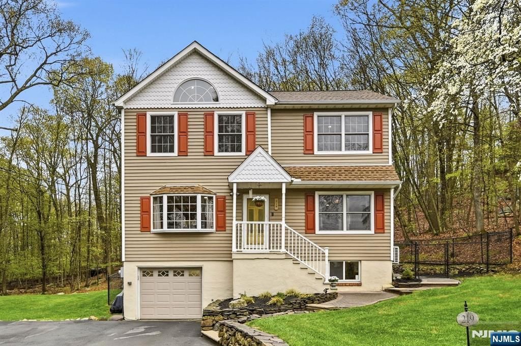 219 Snake Den Road, Wanaque, NJ 07465