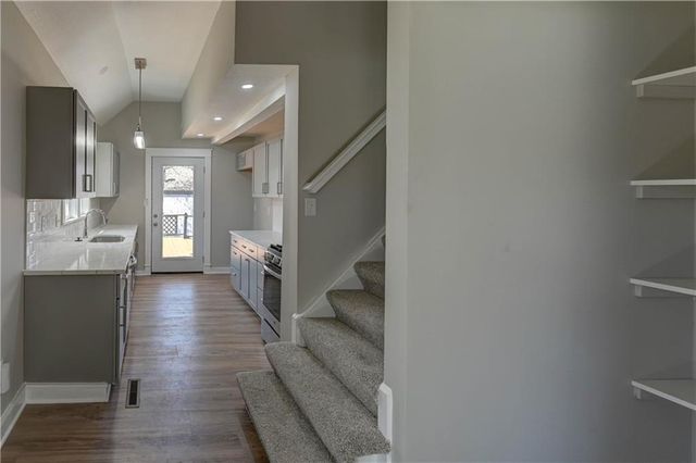 1020 S Mccoy Street, Independence, MO 64050