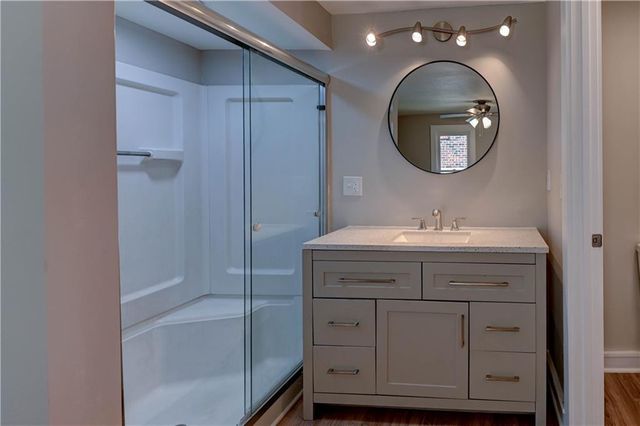 1020 S Mccoy Street, Independence, MO 64050