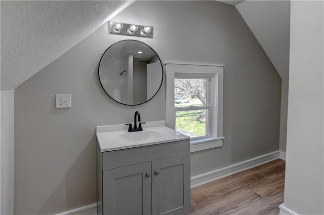 1020 S Mccoy Street, Independence, MO 64050