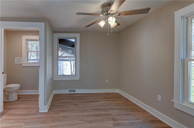 1020 S Mccoy Street, Independence, MO 64050