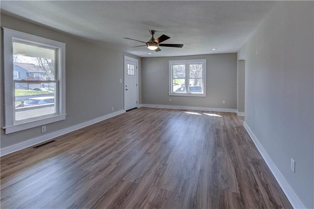 1020 S Mccoy Street, Independence, MO 64050