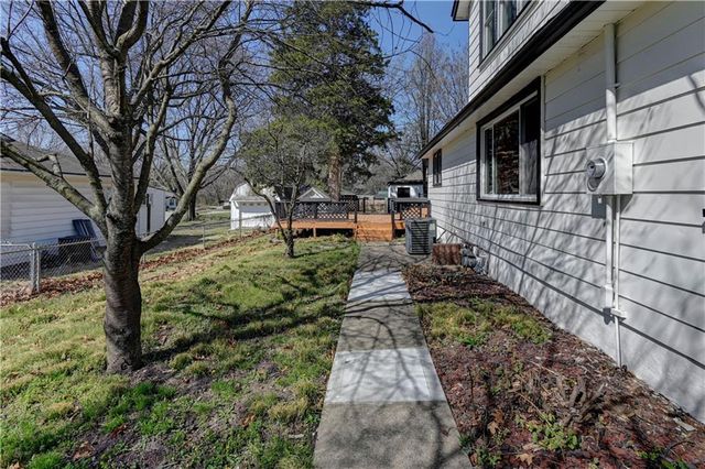 1020 S Mccoy Street, Independence, MO 64050