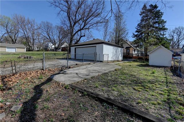 1020 S Mccoy Street, Independence, MO 64050