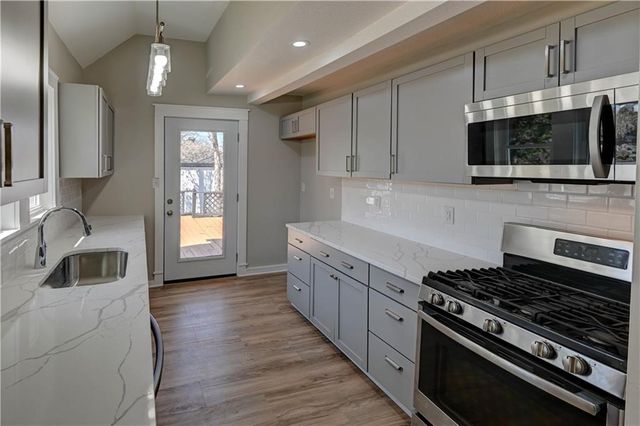 1020 S Mccoy Street, Independence, MO 64050