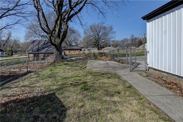 1020 S Mccoy Street, Independence, MO 64050