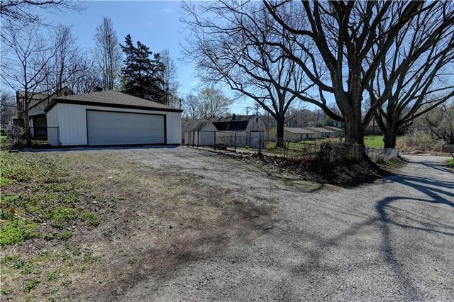 1020 S Mccoy Street, Independence, MO 64050