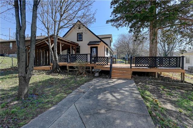 1020 S Mccoy Street, Independence, MO 64050