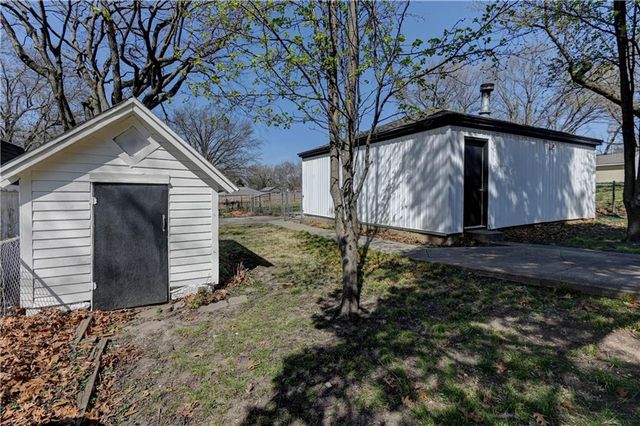 1020 S Mccoy Street, Independence, MO 64050