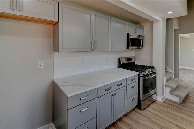 1020 S Mccoy Street, Independence, MO 64050