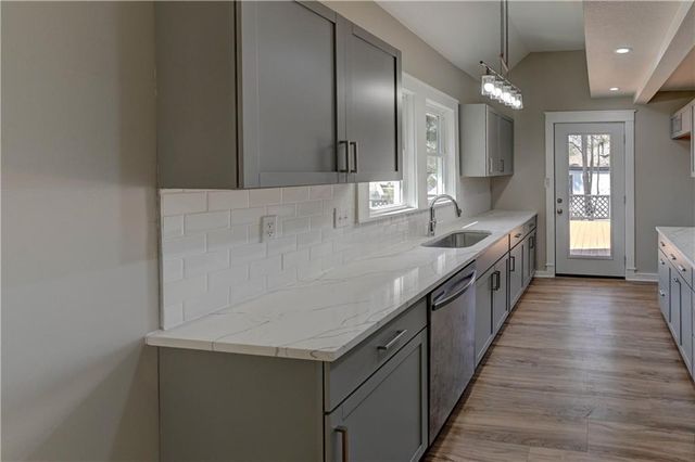 1020 S Mccoy Street, Independence, MO 64050