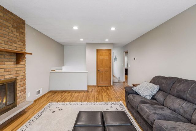 1858 Turquoise Trail, Eagan, MN 55122