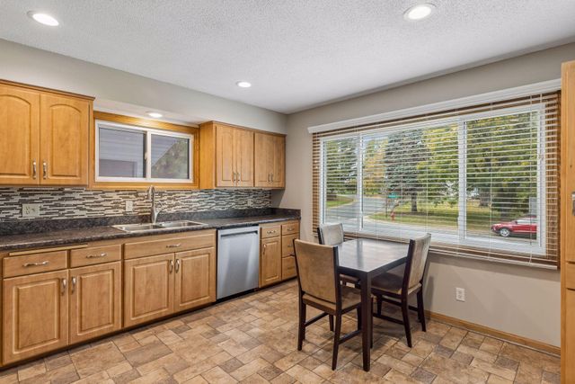 1858 Turquoise Trail, Eagan, MN 55122