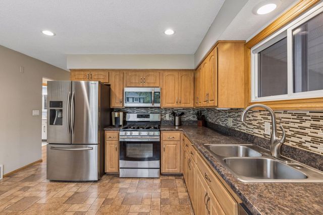 1858 Turquoise Trail, Eagan, MN 55122