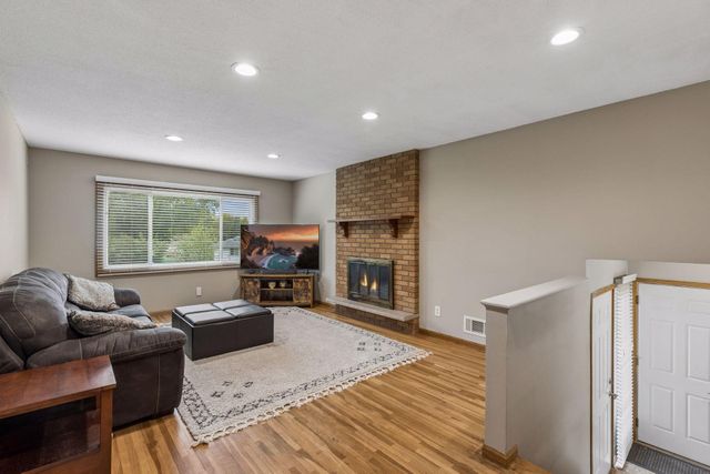 1858 Turquoise Trail, Eagan, MN 55122