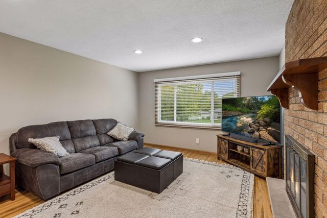 1858 Turquoise Trail, Eagan, MN 55122