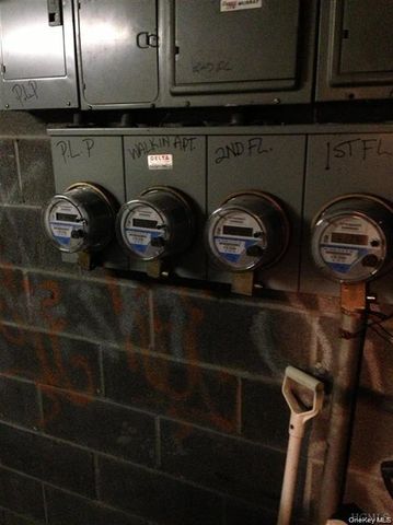 658 E 216th Street 3, Bronx, NY 10467