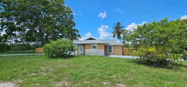 2425 Mohawk Ave ., Fort Pierce, FL 34946