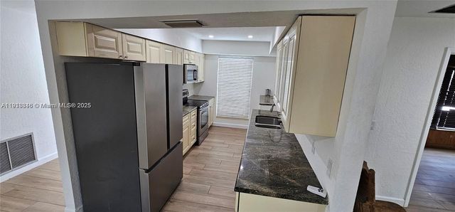 2425 Mohawk Ave ., Fort Pierce, FL 34946