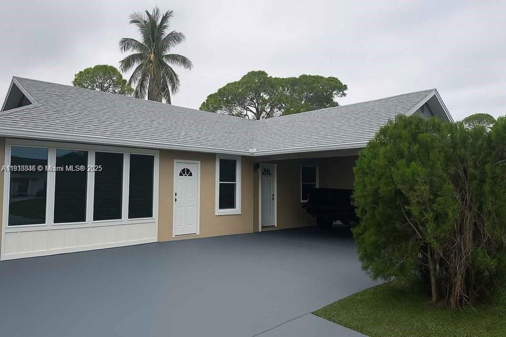 2425 Mohawk Ave ., Fort Pierce, FL 34946