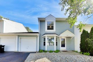 505 Newbury Drive, Island Lake, IL 60042