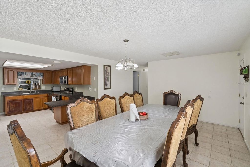 Image 11 of property listing at 611 CABORCA COURT, Ocoee, FL 34761