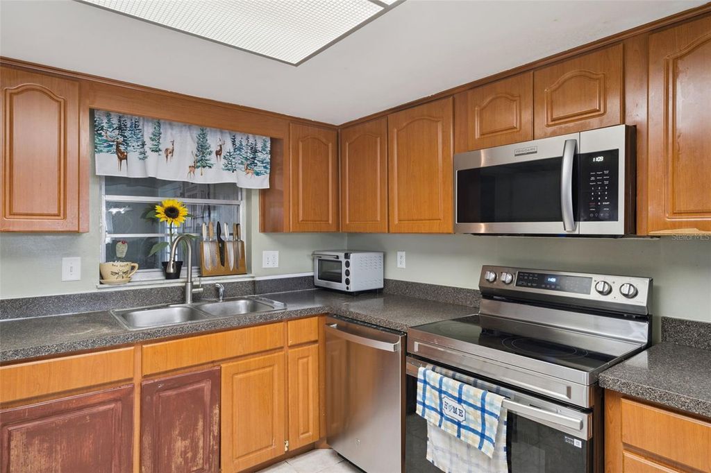 Image 16 of property listing at 611 CABORCA COURT, Ocoee, FL 34761