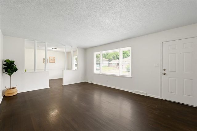 8600 Ford Avenue, Raytown, MO 64138