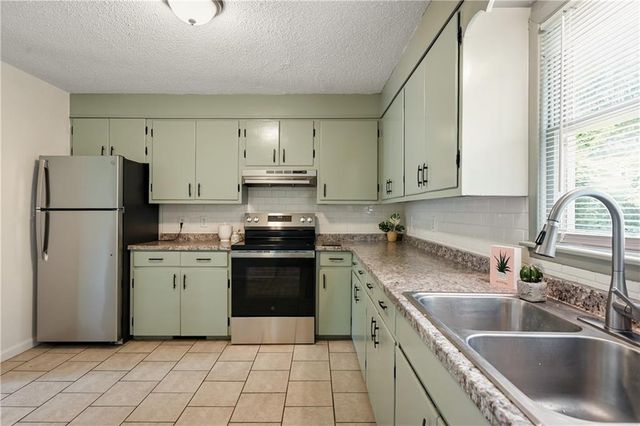 8600 Ford Avenue, Raytown, MO 64138