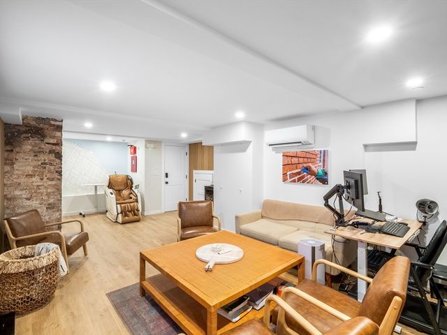 21-23 Middle Street LL, Newburyport, MA 01950