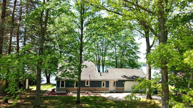 2669 N Lakeview Drive, Sanford, MI 48657