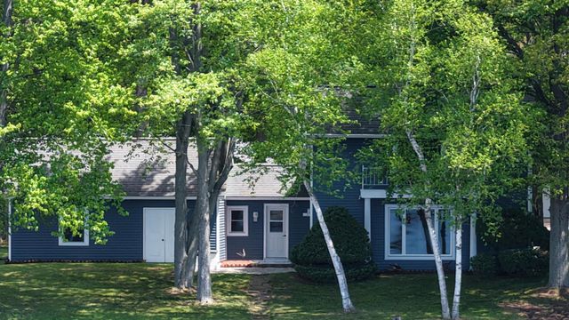2669 N Lakeview Drive, Sanford, MI 48657